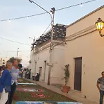 Linda *